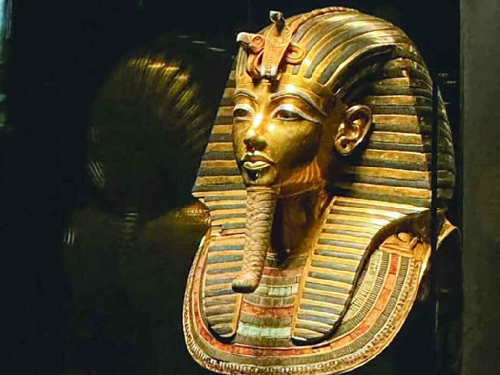 Egypt's Grand Museum Postponed: Why This Delay Creates the Perfect Travel Window 2 Statue of King Tut Gold Mask